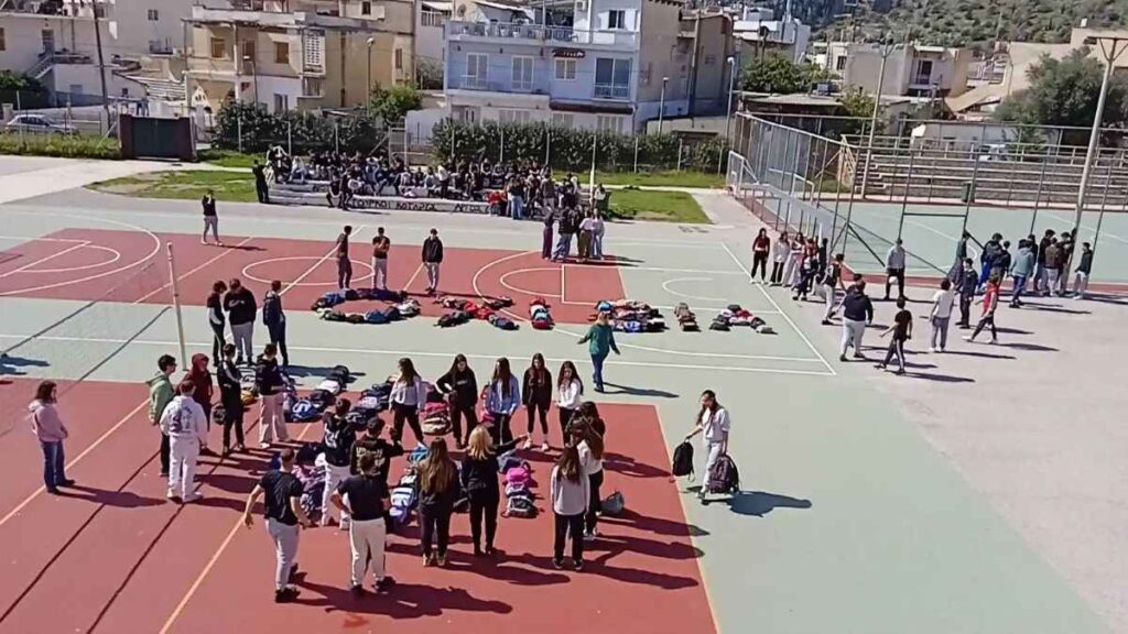 Oxi sti via nai sti filia