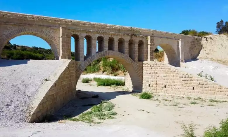 Η Ενετική γέφυρα – υδραγωγείο της Κορινθίας που σημαδεύτηκε από μια αυτοκτονία
