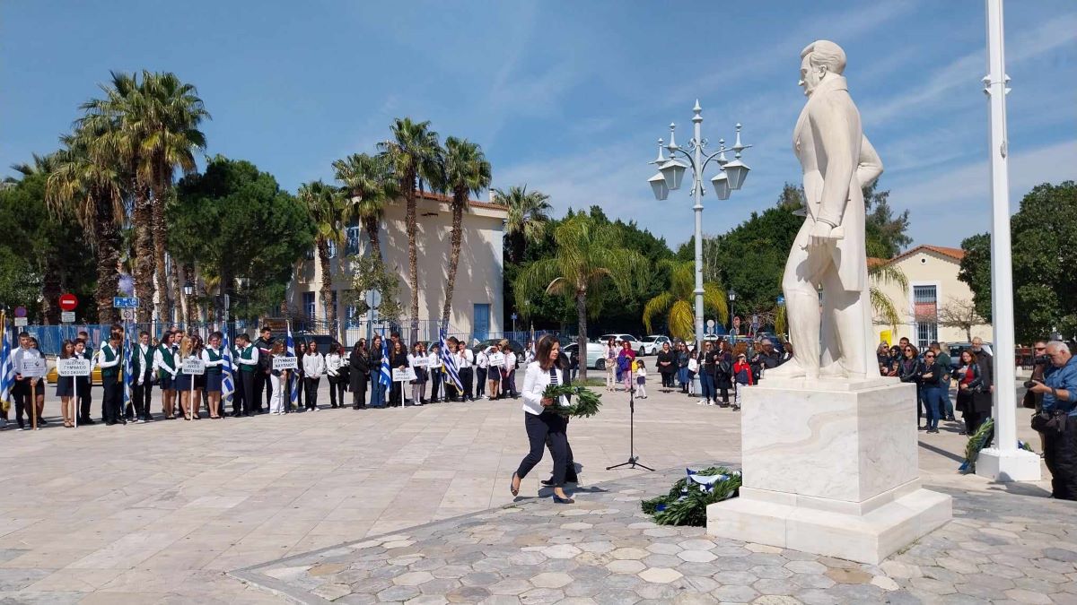 Ναύπλιο: Η μαθητική κοινότητα τιμά την εθνική επέτειο της 25ης Μαρτίου με κατάθεση στεφάνων
