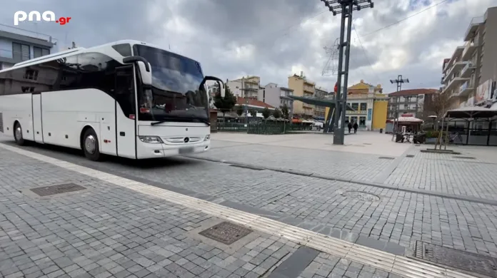Τρίπολη: Πλατεία – τόπος διέλευσης τουριστικών λεωφορείων