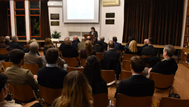 Η Υπουργός Πολιτισμού Λίνα Μενδώνη κατά την ομιλία της στην Ιταλική Αρχαιολογική Σχολή