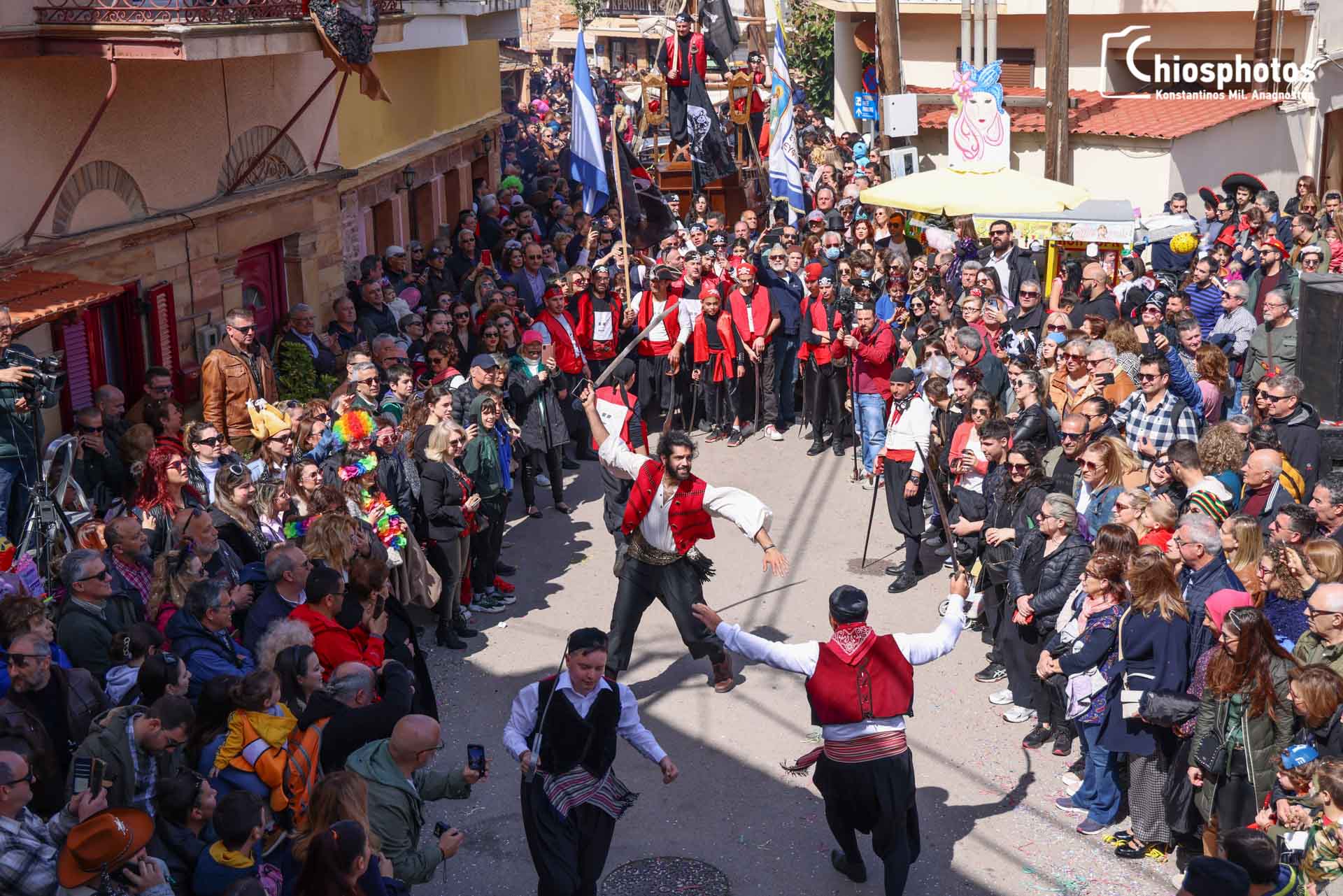 Χιλιάδες κόσμου στο ιδιαίτερο έθιμο της Μόστρας στα Θυμιανά (Εικόνες, βίντεο)