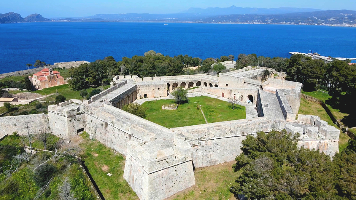 Το εντυπωσιακό φρούριο της Πύλου που προστάτευε τον Όρμο του Ναυαρίνου (Βίντεο)