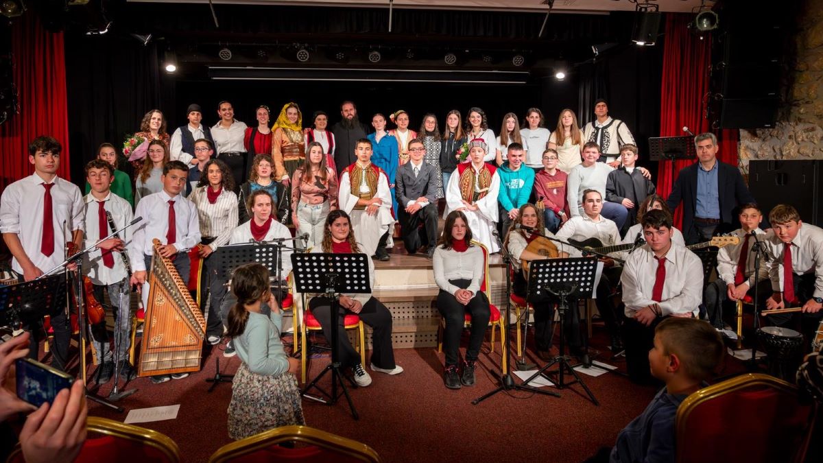 “Χαρείτε νιάτα ελληνικά, περηφανέψου Ελλάδα!”: Μια όμορφη θεατρική παράσταση με τη συμμετοχή του Μουσικού Σχολείου Αργολίδας