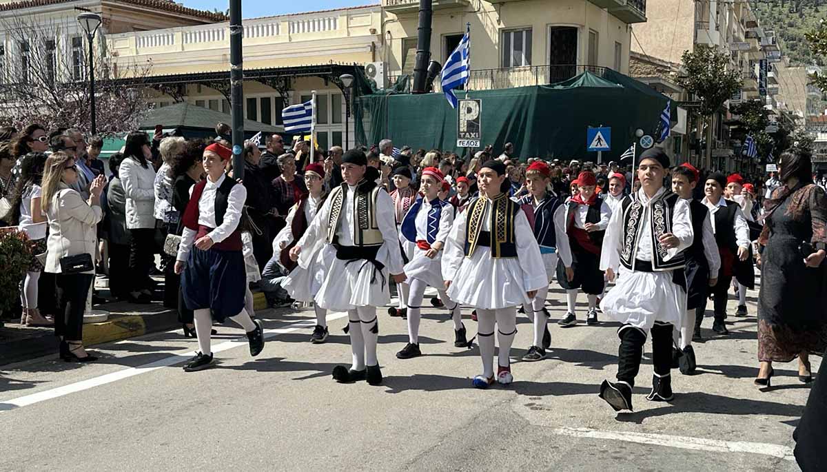 Πώς γιόρτασαν την 25η Μαρτίου στο Άργος – Εικόνες από την παρέλαση