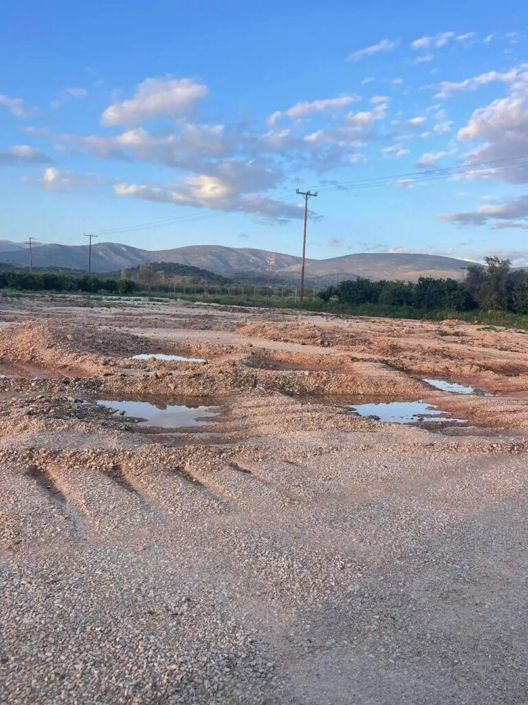 Κατέστρεψαν το χώρο στάθμευσης οχημάτων στο Αθλητικό Κέντρο Αγίας Τριάδας