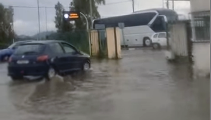 Κακοκαιρία Emil: Λίμνη η είσοδος σχολικού συγκροτήματος στο Άργος (Βίντεο)