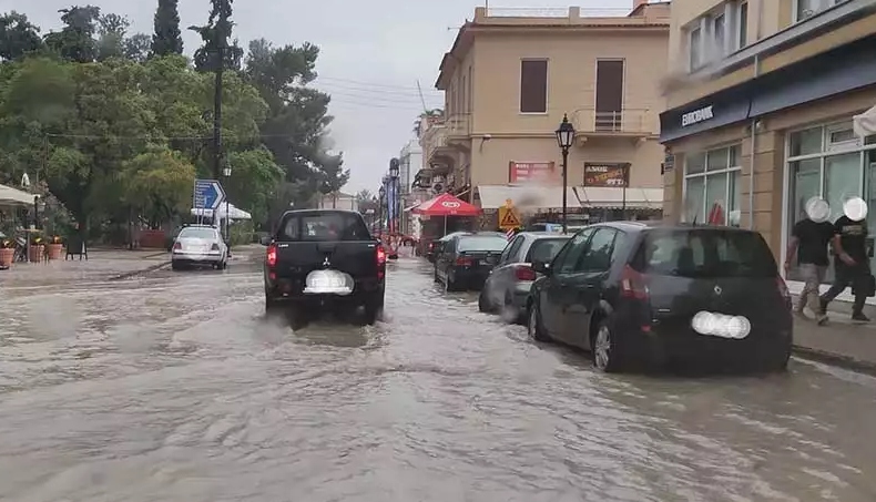 Χάος στο Ναύπλιο από την κακοκαιρία Emil – Πλημμύρισαν σπίτια, έκλεισαν δρόμοι