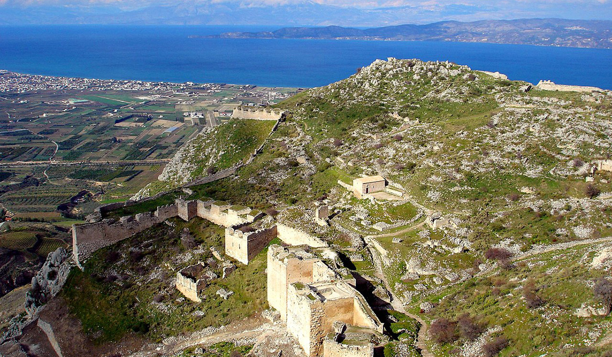 Ακροκόρινθος: Οδοιπορικό στο παλαιότερο κάστρο της Ελλάδας