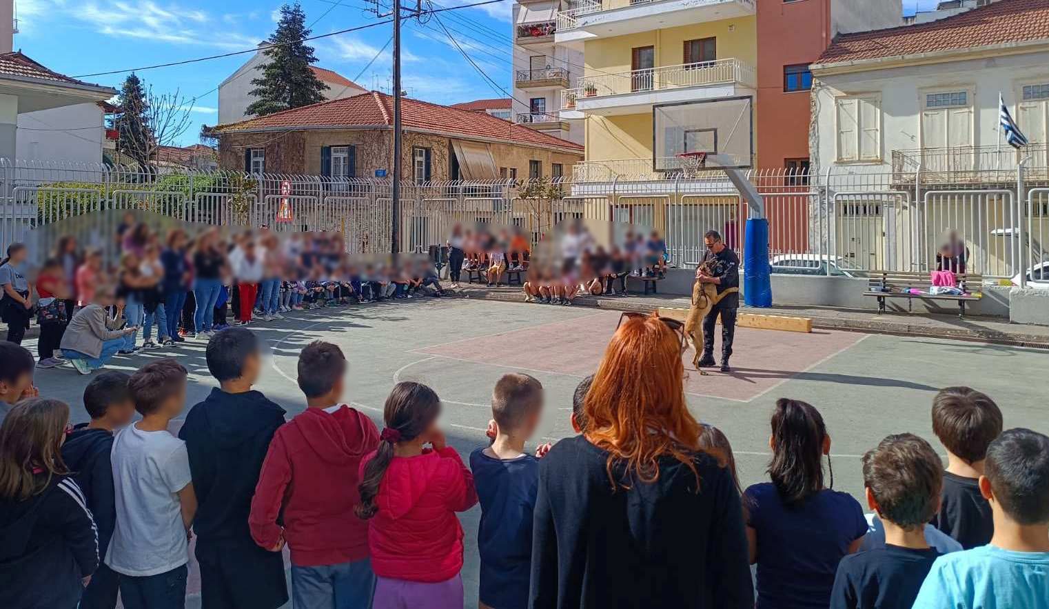 Αστυνομικός σκύλος σχολείο