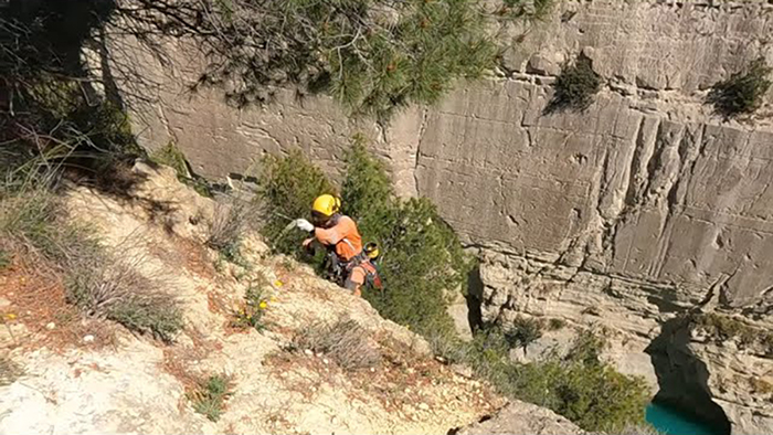 Ατρόμητοι εναερίτες στη Διώρυγα της Κορίνθου (Βίντεο)