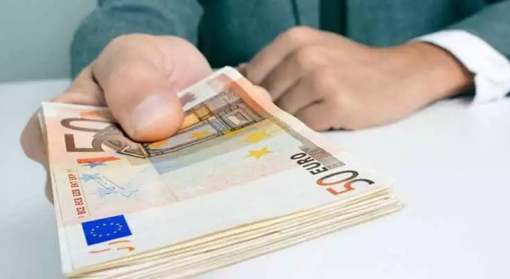 Επίδομα 1.000 ευρώ: Ποιοι το δικαιούνται και τι πρέπει να κάνουν