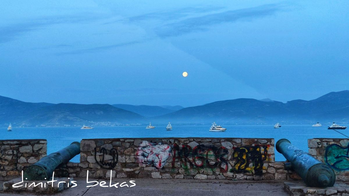 Εικόνες… Μονακό από το Ναύπλιο με θέα το “Ροζ Φεγγάρι” (pics)