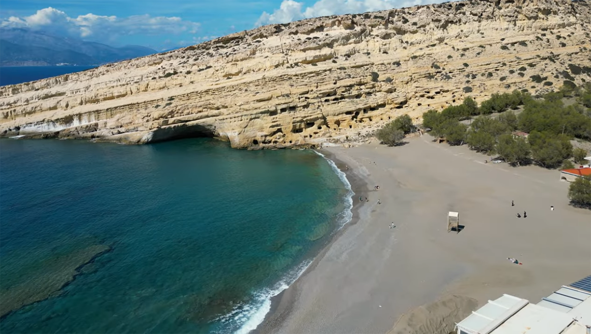 Η διάσημη Ελληνική παραλία, σύμβολο μιας ολόκληρης εποχής