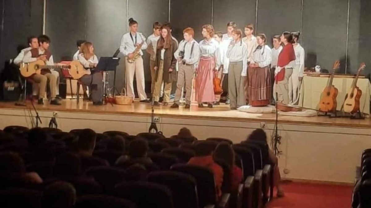 Θερμό το χειροκρότημα για τα παιδιά του Μουσικού Σχολείου Αργολίδας στο 16ο Μαθητικό Φεστιβάλ Θεάτρου