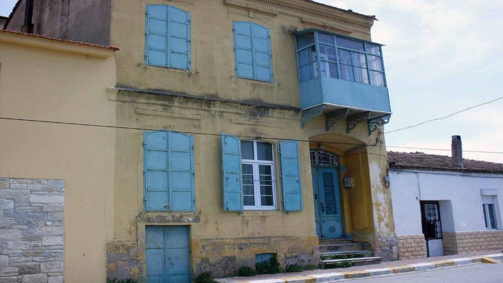 Παλιό ελληνικό σπίτι στα Βουρλά (1)