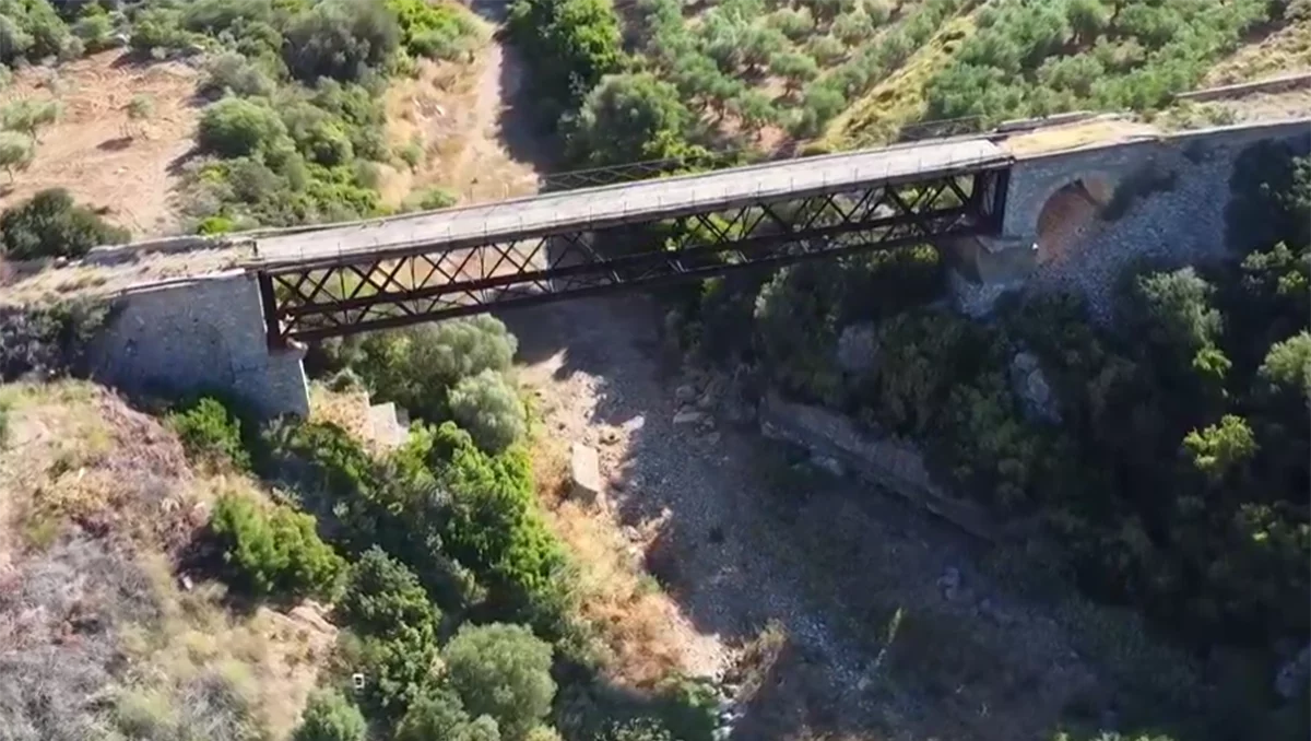 Η άγνωστη γέφυρα 100 χρόνων που ένωνε τη Μονεμβασιά με την υπόλοιπη Λακωνία