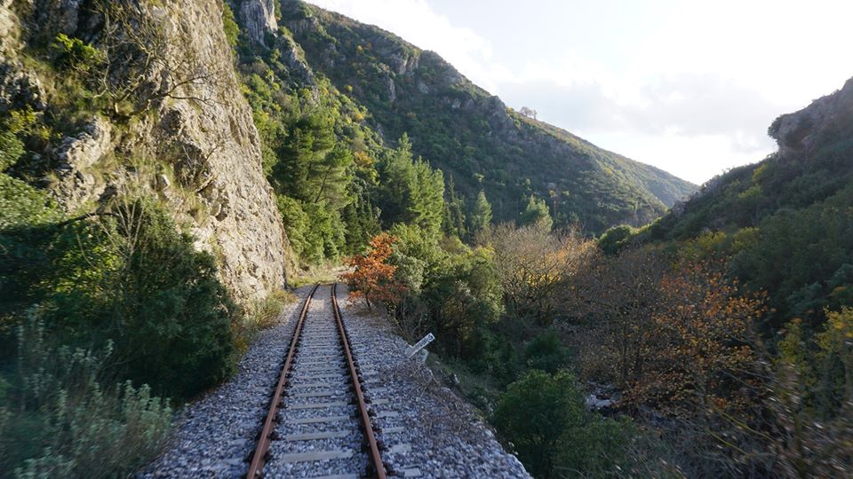 Φαραωνικά έργα, χρεωκοπία και σιδηρόδρομος Πελοποννήσου εν όψει ευρωεκλογών