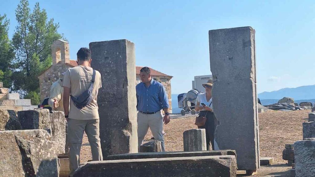 archaiologikos xoros amiklaiou apollon