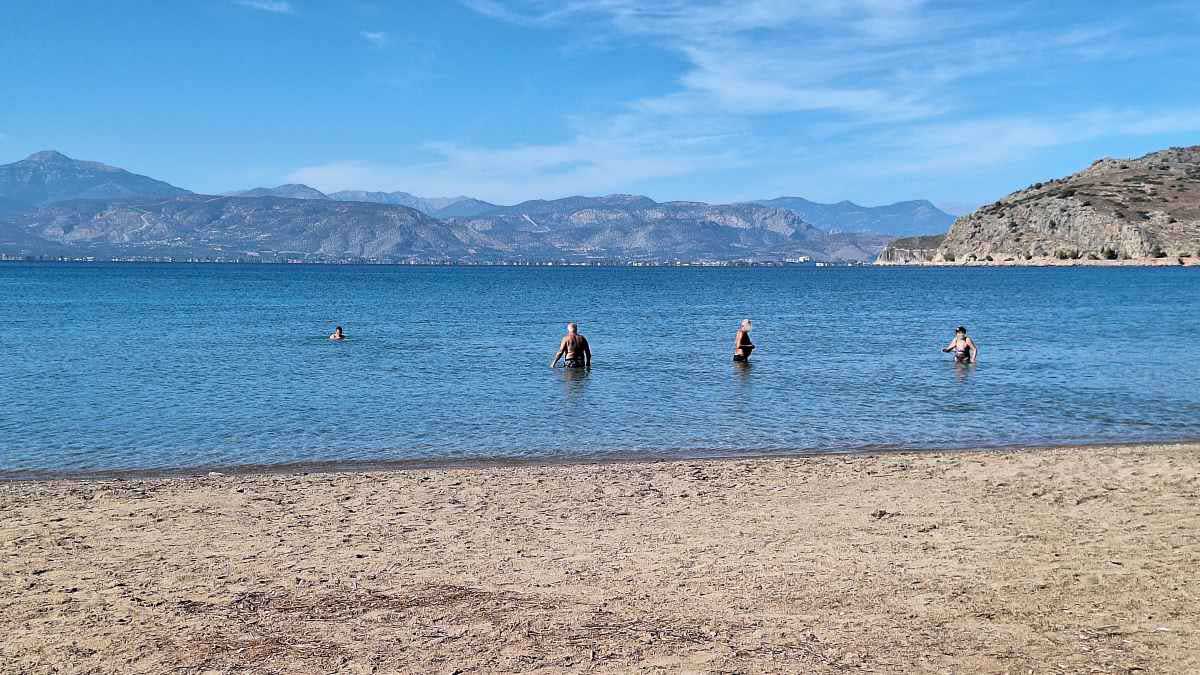 Magnifico bagno a Karathona (Υπέροχο μπάνιο στην Καραθώνα)
