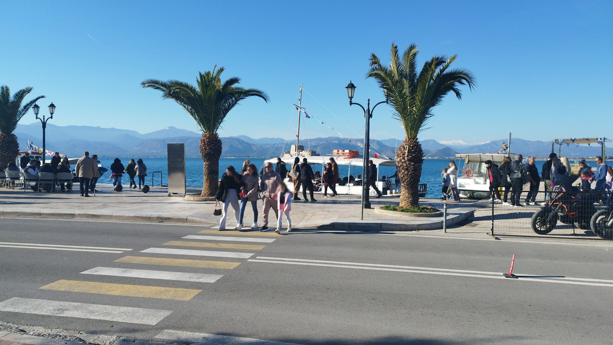 Κλιματική κρίση: Πώς αλλάζει τον τουρισμό από το Ναύπλιο έως τη Μάνη