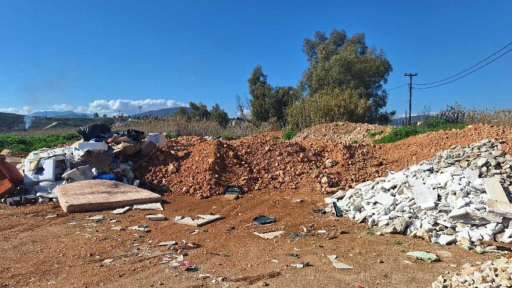 Βιβάρι: Σκουπιδότοπος στη λιμνοθάλασσα
