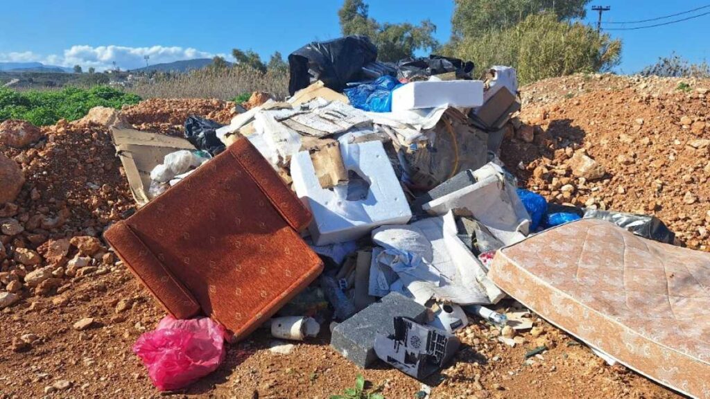 Βιβάρι: Σκουπιδότοπος στη λιμνοθάλασσα