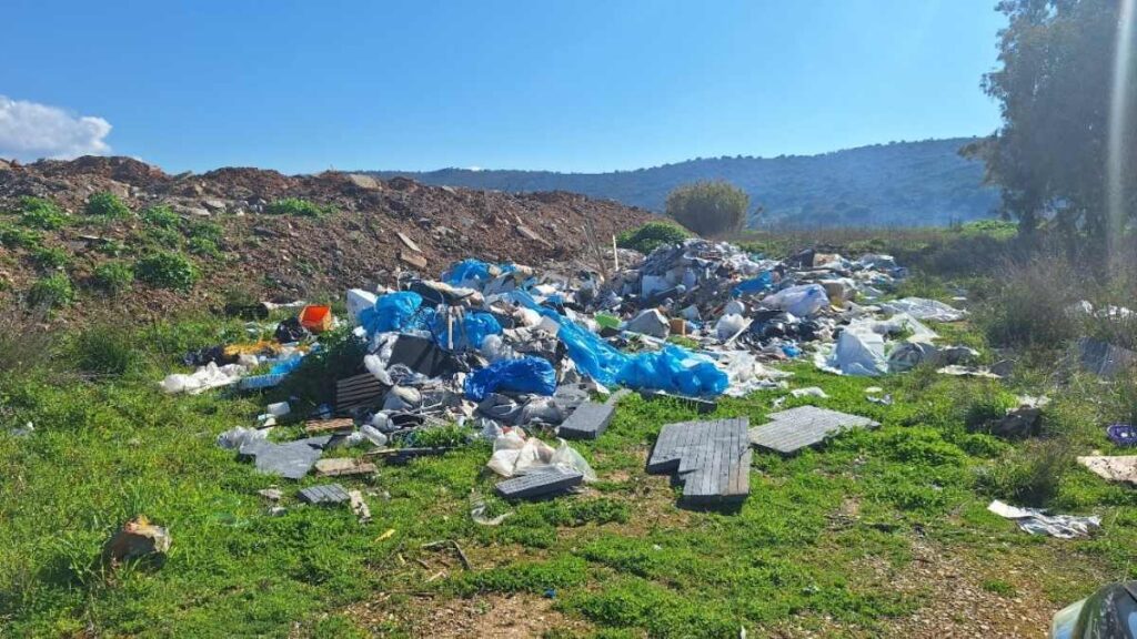 Βιβάρι: Σκουπιδότοπος στη λιμνοθάλασσα
