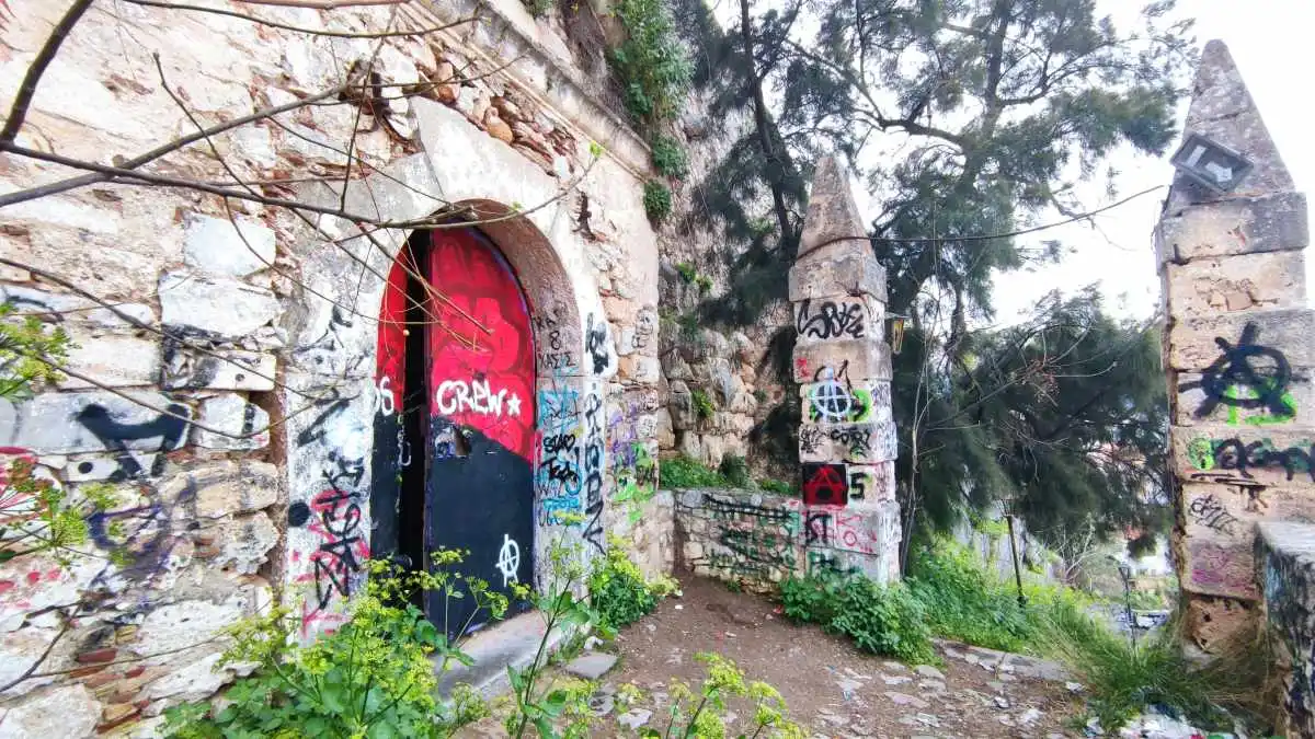 Η ντροπή και η ελπίδα: Μαθητές σώζουν το Ναύπλιο – Το δημοσίευμα που ξεμπρόστιασε την απάθεια