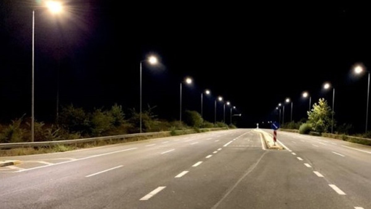 Έπεσαν οι υπογραφές για τη συντήρηση και αποκατάσταση βλαβών ηλεκτροφωτισμού του οδικού δικτύου στην Κορινθία