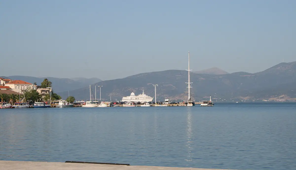 Σενάριο ρύπανσης και φωτιάς στο λιμάνι του Ναυπλίου