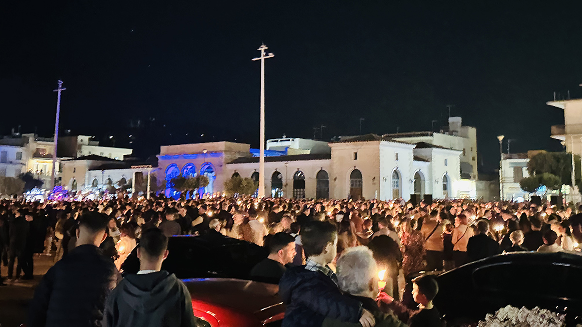 Κατανυκτική περιφορά Επιταφίων στο Άργος τη Μεγάλη Παρασκευή