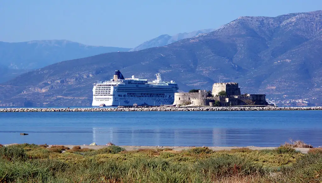 Μπούρτζι Ναύπλιο κρουαζιερόπλοιο