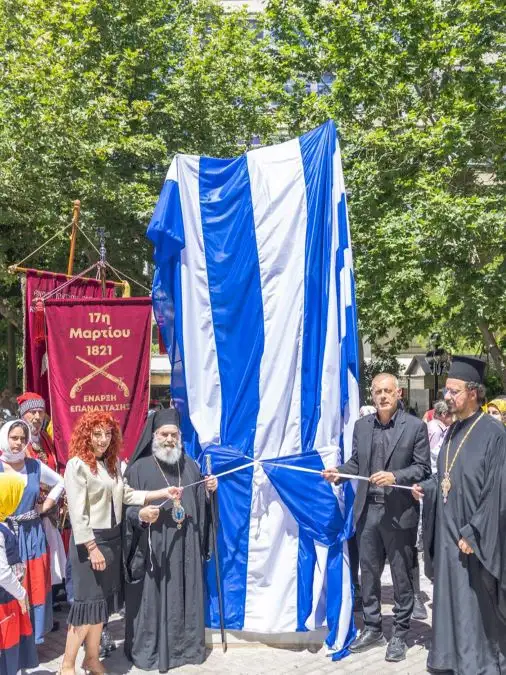 andriantas petrompeis mauromixalis - Αποκαλυπτήρια ανδριάντα Πετρομπέη Μαυρομιχάλη