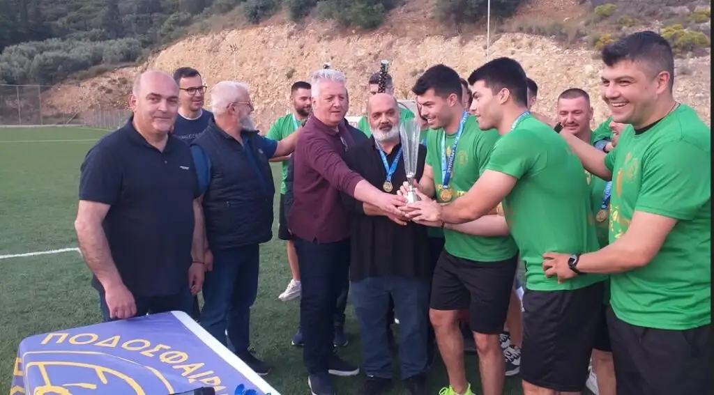Απονομή Κυπέλλου και μεταλλίων στην Πρωταθλήτρια ομάδα του πρώτου ομίλου της Α2 κατηγορίας της Ε.Π.Σ. Αργολίδας του Νέου Αχιλλέα Φιχτίων