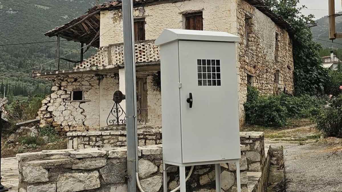 Εργασίες ηλεκτροφωτισμού στο Γυμνό Αργολίδας