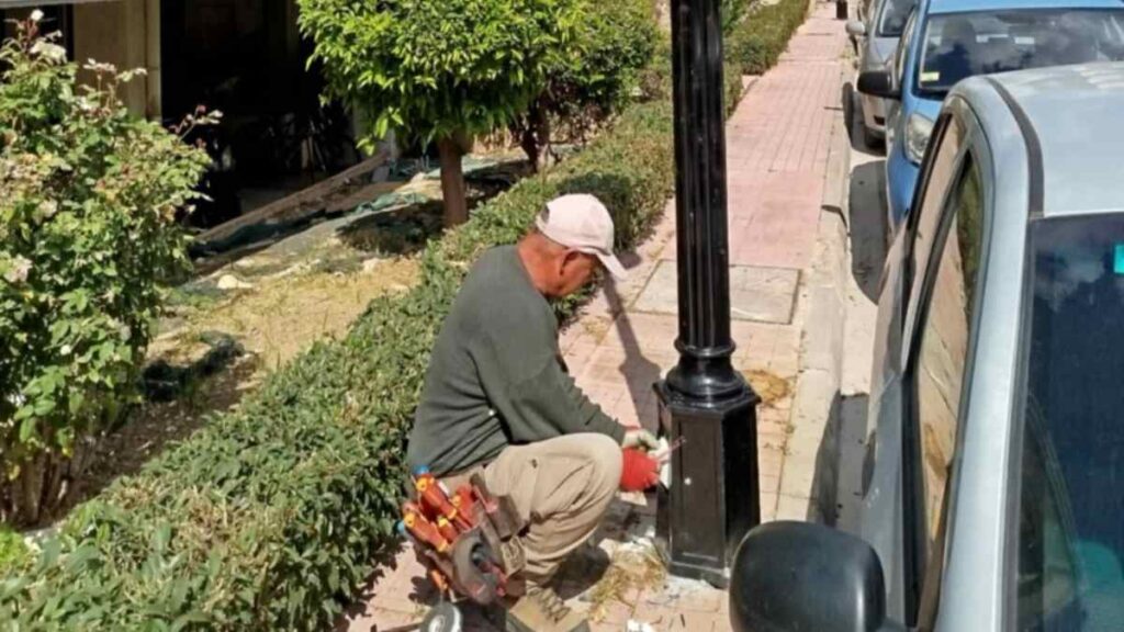 Εργασίες ηλεκτροφωτισμού στην οδό Καλαμάτας στο Ναύπλιο