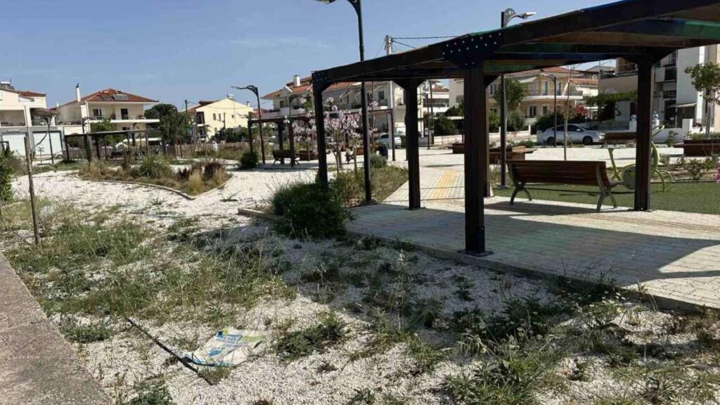 Παιδική χαρά στην Παραλιακή