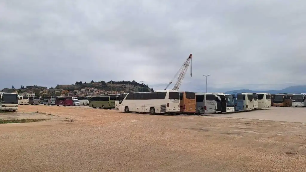 Πούλμαν στο λιμάνι, σχολικές εκδρομές στο Ναύπλιο