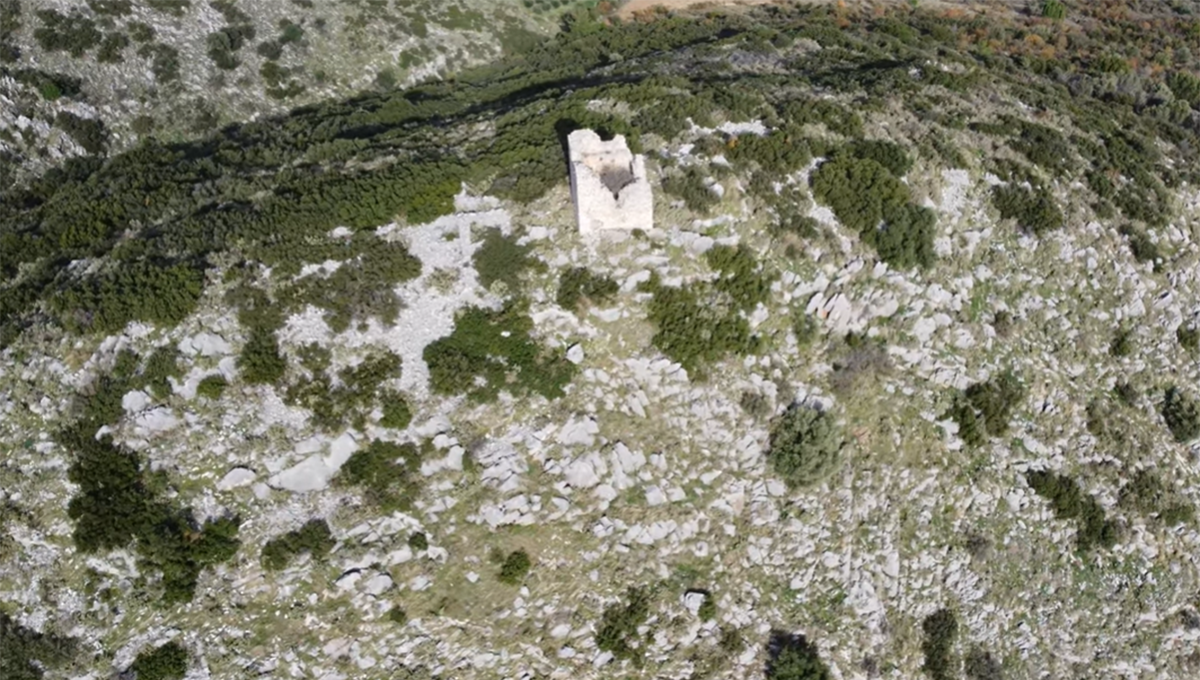 Πύργος Θουρίου: Ένα μοναχικό μεσαιωνικό παρατηρητήριο στις όχθες της Κωπαΐδας