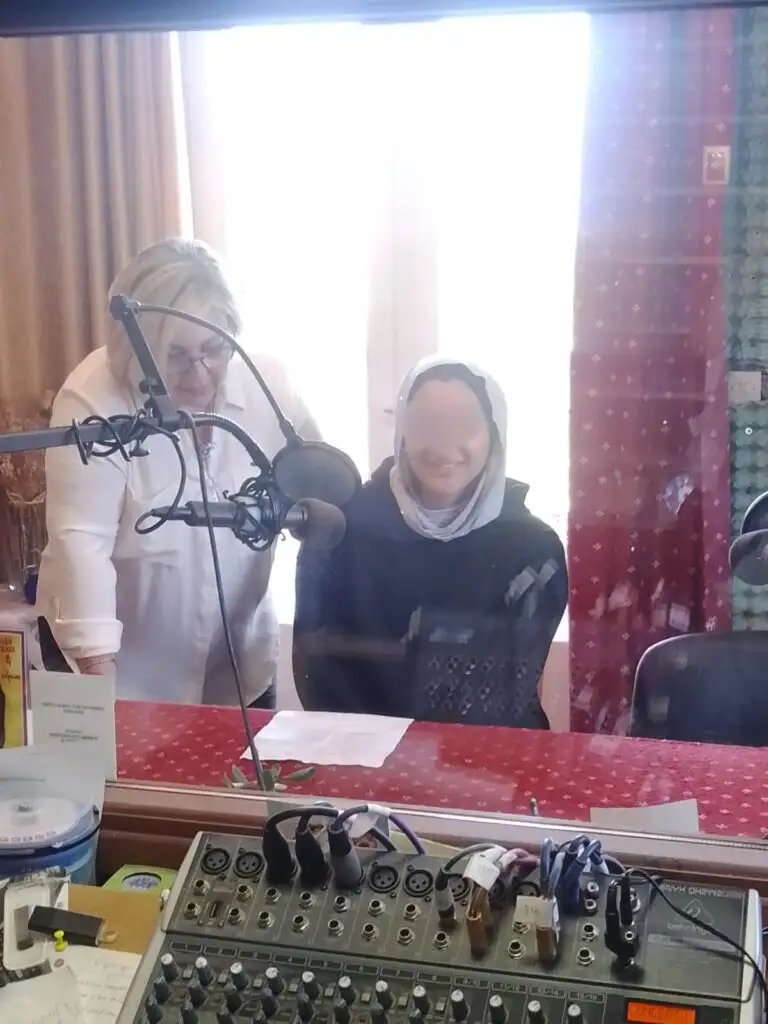 2ο Δημοτικό σχολείο Άργους: Στον αέρα μέσα από τα ερτζιανά κύματα για τη Γιορτή της Μητέρας