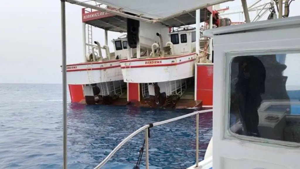 Τουρκικά αλιευτικά στη Φοινικούντα
