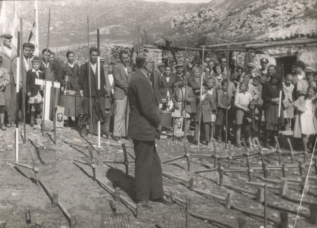 kosmas dromos ton 100 imeron