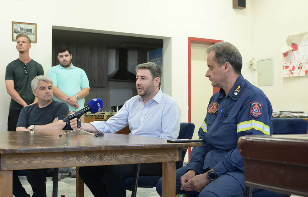 Στην πυροσβεστική υπηρεσία Τρίπολης βρέθηκε το πρωί του Σαββάτου ο Πρόεδρος του ΠΑΣΟΚ-Κινήματος Αλλαγής, Νίκος Ανδρουλάκης
