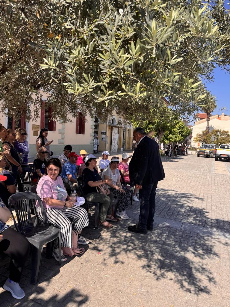 δράση φύτευσης λουλουδιών στην Πλατεία Τριών Ναυάρχων στο Ναύπλιο