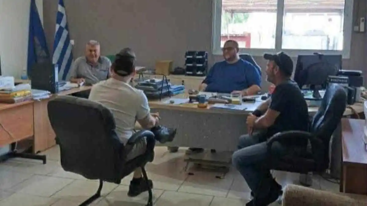 Επίσκεψη μελών του Ρουβίκωνα στο Άργος για τα αδέσποτα