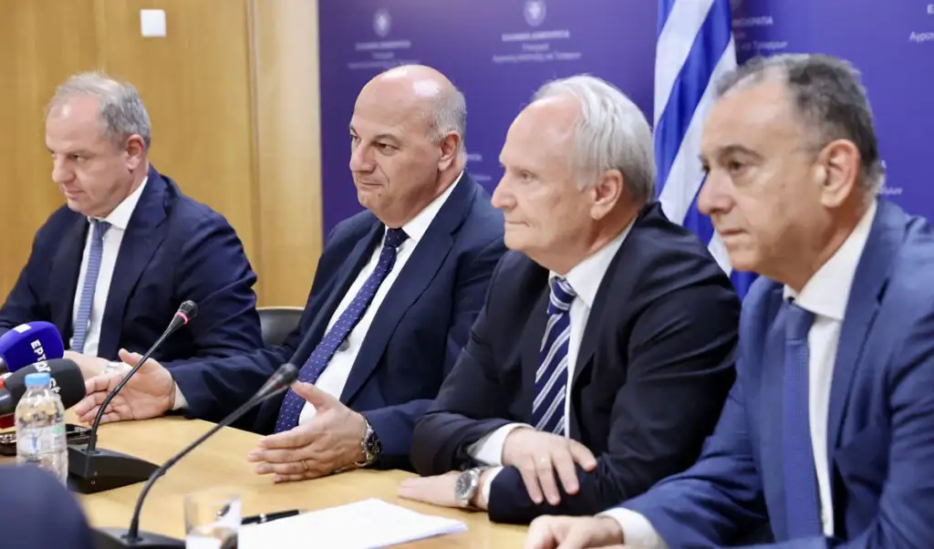Γιάννης Ανδριανός ΥΠΑΑΤ τελετή παράδοσης παραλαβής