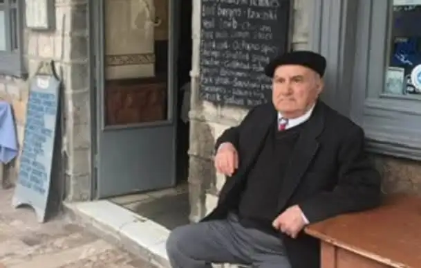 Ναύπλιο: Έφυγε από τη ζωή ο Γιάννης Κουτσουμπός – Ο “πατριάρχης” του ιστορικού εστιατορίου ΕΛΛΑΣ στην Πλατεία Συντάγματος