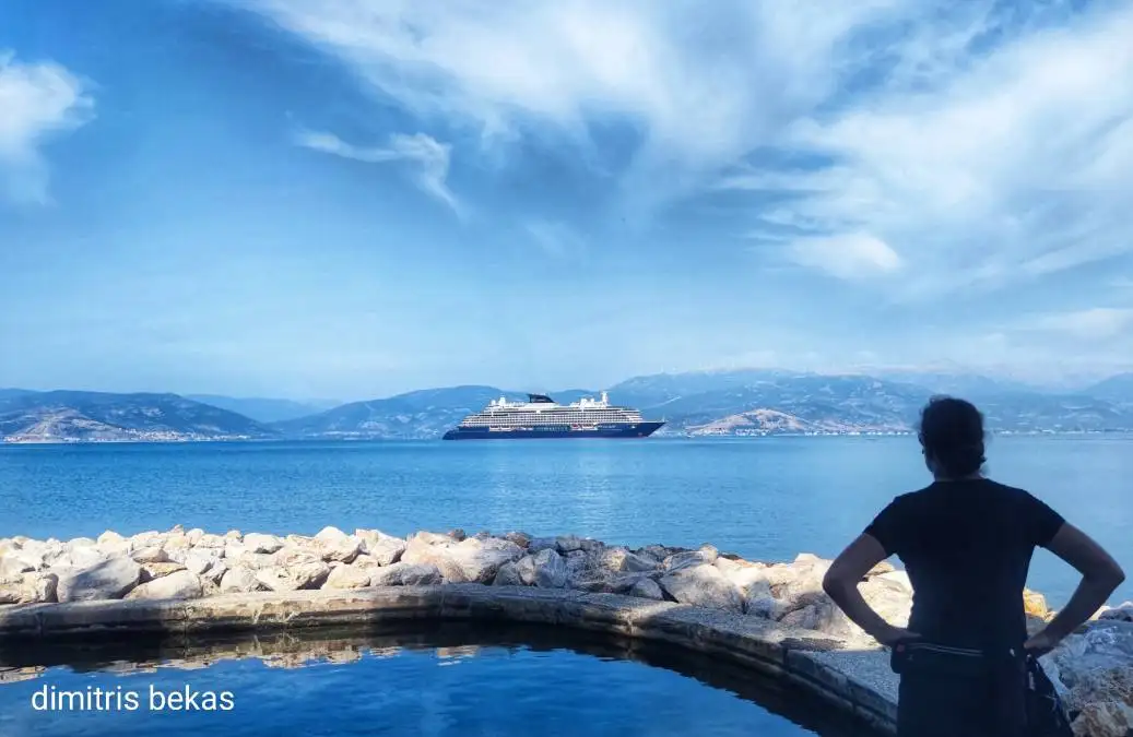 Ένα πλωτό παλάτι στο Ναύπλιο – Το Explora I μαγνήτισε τα βλέμματα