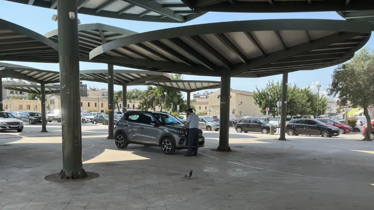 Δεν τους τη χάρισε η Τροχαία: Κλήσεις σε οδηγούς που παρκάρουν στη λαϊκή του Άργους